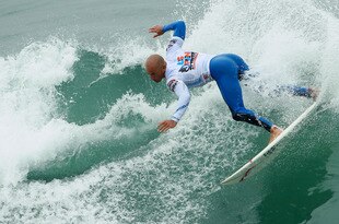 HUNTINGTON BEACH, CA - AUGUST 07:  Kelly Slater hits the lip during the Hurley U.S. Open of Surfing on August 7, 2010 in Huntington Beach, California.  (Photo by Jeff Gross/Getty Images)