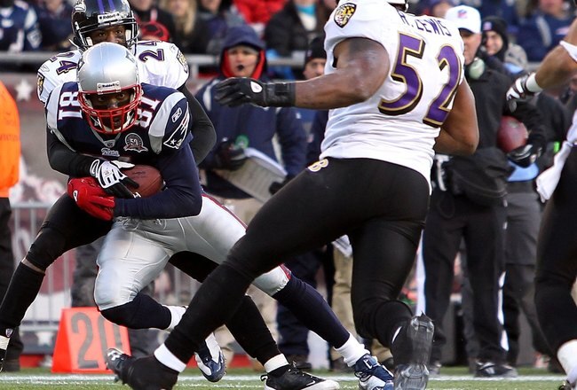 FOXBORO, MA - JANUARY 10:  Randy Moss #81 of the New England Patriots attempts to run for yards after the catch against Chris Carr #25, Dominique Foxworthy #24 and Ray Lewis #52 of the Baltimore Ravens during the 2010 AFC wild-card playoff game at Gillette Stadium on January 10, 2010 in Foxboro, Massachusetts.  (Photo by Jim Rogash/Getty Images)