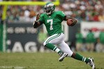 PHILADELPHIA - SEPTEMBER 12:  Michael Vick #7 of the Philadelphia Eagles rushes during a game against the Green Bay Packers at Lincoln Financial Field on September 12, 2010 in Philadelphia, Pennsylvania.  (Photo by Mike Ehrmann/Getty Images)