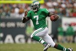 PHILADELPHIA - SEPTEMBER 12:  Michael Vick #7 of the Philadelphia Eagles rushes during a game against the Green Bay Packers at Lincoln Financial Field on September 12, 2010 in Philadelphia, Pennsylvania.  (Photo by Mike Ehrmann/Getty Images)