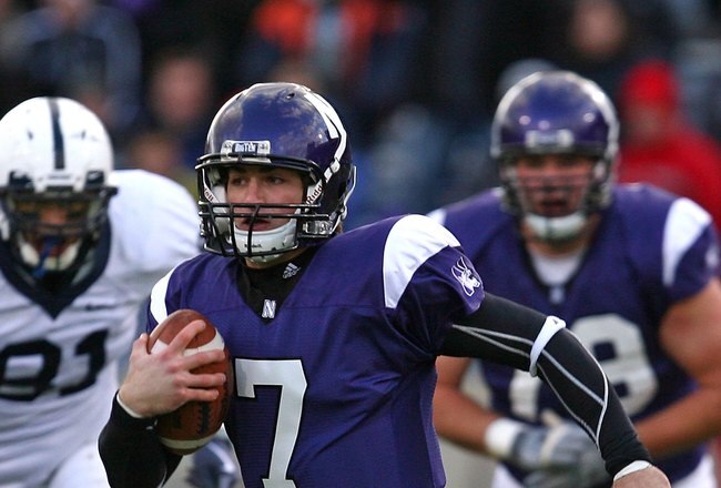EVANSTON, IL - OCTOBER 31: Dan Persa #7 of the Northwestern Wildcats runs with the ball against the Penn State Nittany Lions at Ryan Field on October 31, 2009 in Evanston, Illinois. Penn State defeated Northwestern 34-13. (Photo by Jonathan Daniel/Getty Images)