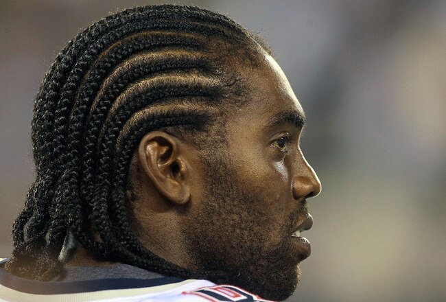 EAST RUTHERFORD, NJ - SEPTEMBER 02:  Randy Moss #81 of the New England Patriots looks on against the New York Giants on September 2, 2010 at the New Meadowlands Stadium in East Rutherford, New Jersey. The Giants defeated the Patriots 20-17.  (Photo by Jim McIsaac/Getty Images)