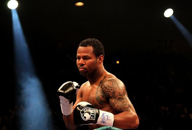 LAS VEGAS - MAY 01:  Shane Mosley looks on against Floyd Mayweather Jr. during the welterweight fight at the MGM Grand Garden Arena on May 1, 2010 in Las Vegas, Nevada.  (Photo by Jed Jacobsohn/Getty Images)