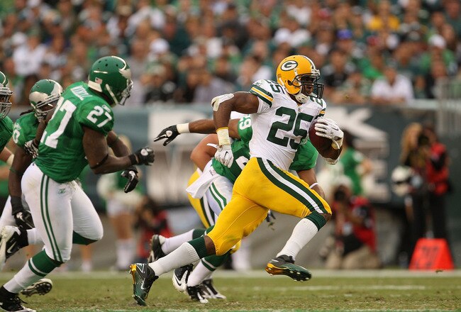PHILADELPHIA - SEPTEMBER 12:  Ryan Grant #25 of the Green Bay Packers rushes after a catch during a game against the Philadelphia Eagles at Lincoln Financial Field on September 12, 2010 in Philadelphia, Pennsylvania.  (Photo by Mike Ehrmann/Getty Images)
