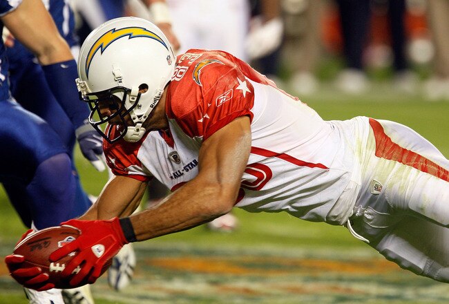 MIAMI GARDENS, FL - JANUARY 31:  Vincent Jackson- of the San Diego Charges dives for yardage during the 2010 AFC-NFC Pro Bowl at Sun Life Stadium on January 31, 2010 in Miami Gardens, Florida.  (Photo by Scott Halleran/Getty Images)