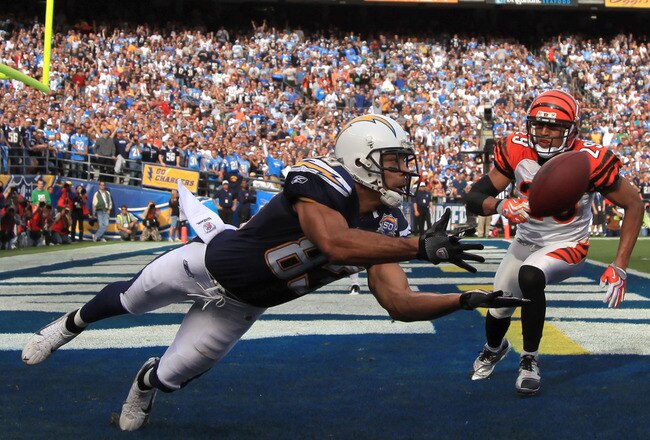 SAN DIEGO, CA - DECEMBER 20:  Wide Receiver Vincent Jackson #83 of the San Diego Chargers catches a touchdown pass in the 1st half against Leon Hall #29 of Cincinnati Bengals during the NFL Game on December 20, 2009 at Qualcomm Stadium in San Diego, California.  (Photo by Donald Miralle/Getty Images)