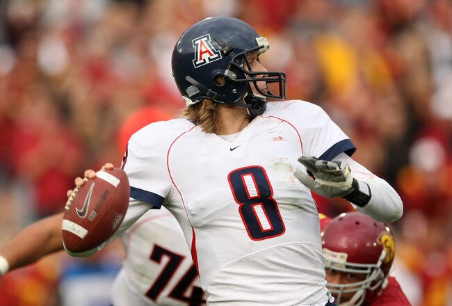 LOS ANGELES, CA - DECEMBER 05:  Quarterback Nick Foles #8 of the Arizona Wildcats throws a pass against the USC Trojans on December 5, 2009 at the Los Angeles Coliseum in Los Angeles, California. Arizona won 21-17.  (Photo by Stephen Dunn/Getty Images)