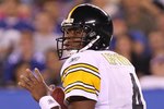 EAST RUTHERFORD, NJ - AUGUST 21:  Byron Leftwich #4 of the Pittsburgh Steelers passes against the New York Giants during their preseason game at New Meadowlands Stadium on August 21, 2010 in East Rutherford, New Jersey.  (Photo by Nick Laham/Getty Images)