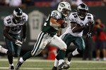 EAST RUTHERFORD, NJ - SEPTEMBER 03: Danny Woodhead #22 of the New York Jets runs the ball against the Philadelphia Eagles on September 3, 2009 at Giants Stadium in East Rutherford, New Jersey. The Jets defeated the Eagles 38-27.  (Photo by Jim McIsaac/Getty Images)