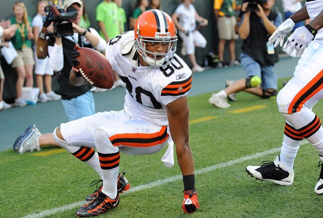 GREEN BAY - AUGUST 14: Brian Robiskie #80 of the Cleveland Browns makes a touchdown catch during the NFL preseason game against the Green Bay Packers at Lambeau Field August 14, 2010 in Green Bay, Wisconsin.  (Photo by Tom Dahlin/Getty Images)