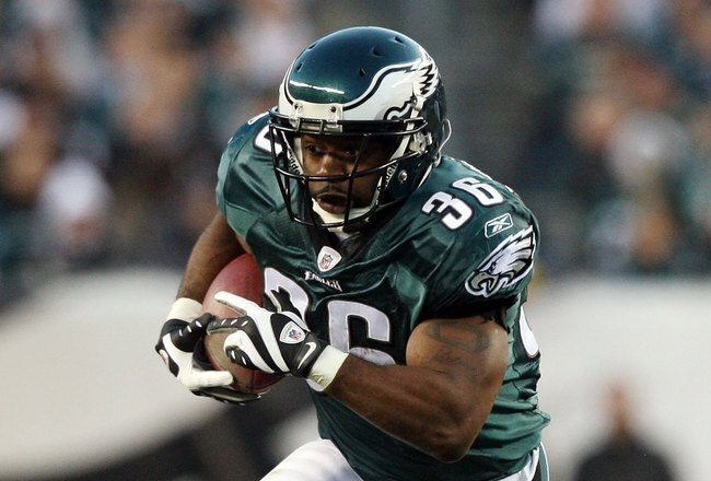 PHILADELPHIA - DECEMBER 27:  Brian Westbrook #36 of the Philadelphia Eagles runs the ball against the Denver Broncos on December 27, 2009 at Lincoln Financial Field in Philadelphia, Pennsylvania. The Eagles defeated the Broncos 30-27.  (Photo by Jim McIsaac/Getty Images)