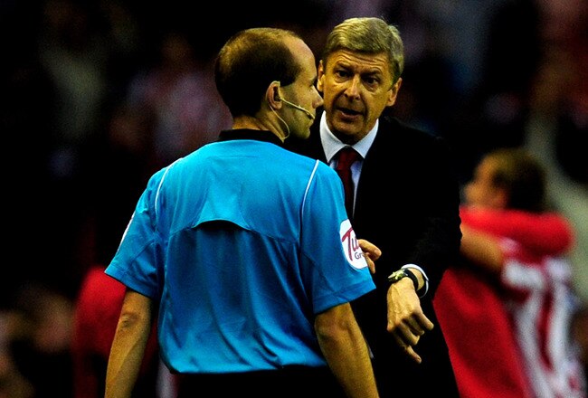 SUNDERLAND, ENGLAND - SEPTEMBER 18:  Arsenal Manager Arsene Wenger protests after Sunderland scored a late equaliser during the Barclays Premier League match between Sunderland and Arsenal at the Stadium of Light on September 18, 2010 in Sunderland, England.  (Photo by Jamie McDonald/Getty Images)