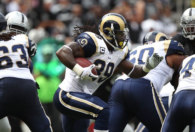 OAKLAND, CA - SEPTEMBER 19:  Steven Jackson #39 of the St. Louis Rams runs against the Oakland Raiders during an NFL game at Oakland-Alameda County Coliseum on September 19, 2010 in Oakland, California.  (Photo by Jed Jacobsohn/Getty Images)
