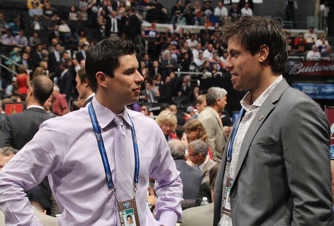 LOS ANGELES, CA - JUNE 25: Sidney Crosby of the Pittsburgh Penguins and Shea Weber of the Nashville Preadators work the draft floor during the 2010 NHL Entry Draft at Staples Center on June 25, 2010 in Los Angeles, California. (Photo by Bruce Bennett/Getty Images)