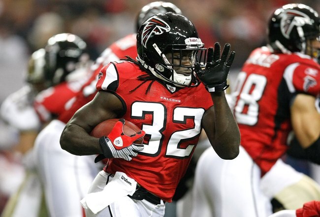 ATLANTA - DECEMBER 13:  Jerious Norwood #32 of the Atlanta Falcons against the New Orleans Saints at Georgia Dome on December 13, 2009 in Atlanta, Georgia.  (Photo by Kevin C. Cox/Getty Images)