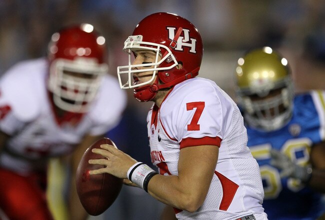PASADENA, CA - SEPTEMBER 18:  Quarterback Case Keenum #7 of the Houston Cougars drops back to pass against the UCLA Bruins in the second quarter at the Rose Bowl on September 18, 2010 in Pasadena, California.  UCLA won 31-13.  (Photo by Stephen Dunn/Getty Images)