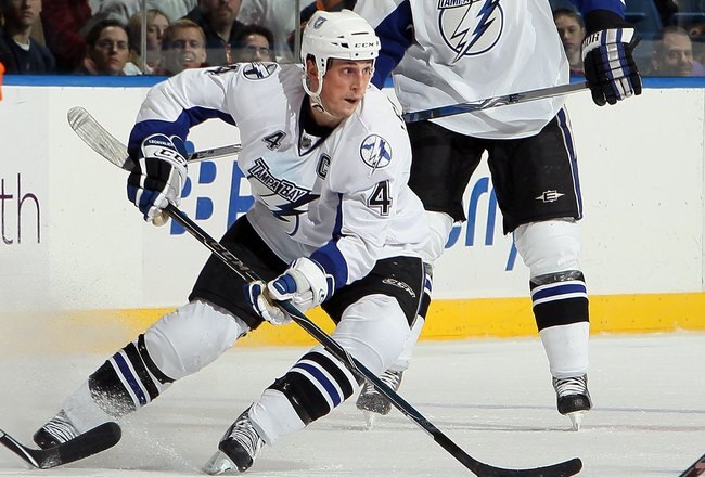 UNIONDALE, NY - FEBRUARY 13:  Vincent Lecavalier #4 of the Tampa Bay Lightning skates against the New York Islanders on February 13, 2010 at Nassau Coliseum in Uniondale, New York. The Isles defeated the Lightning 5-4.  (Photo by Jim McIsaac/Getty Images)