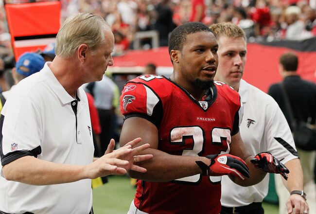 ATLANTA - SEPTEMBER 19:  Michael Turner #33 of the Atlanta Falcons walks to the locker room with trainers after injuring his groin against the Arizona Cardinals at Georgia Dome on September 19, 2010 in Atlanta, Georgia.  (Photo by Kevin C. Cox/Getty Images)