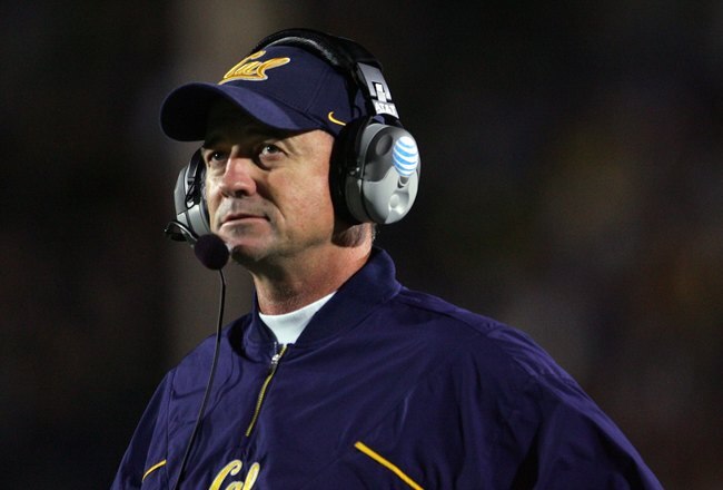BERKELEY, CA - NOVEMBER 04:  California Golden Bears head coach Jeff Tedford looks on from the side line in the second half against the UCLA Bruins at Memorial Stadium during the game on November 4, 2006 in Berkeley, California. Cal defeated UCLA 38-24.  (Photo by Jeff Gross/Getty Images)