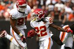 CLEVELAND - SEPTEMBER 19:  Wide receiver Dexter McCluster #22 of the Kansas City Chiefs runs the ball by tight end Tony Moeaki #81 against the Cleveland Browns at Cleveland Browns Stadium on September 19, 2010 in Cleveland, Ohio.  (Photo by Matt Sullivan/Getty Images)