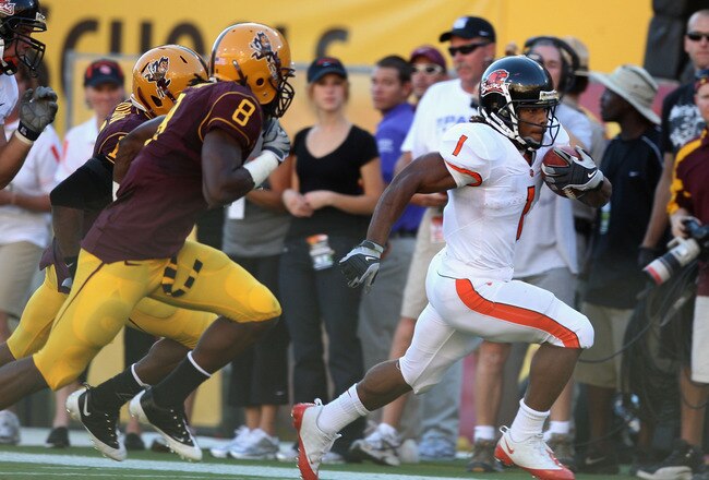 TEMPE, AZ - OCTOBER 03:  Runningback Jacquizz Rodgers #1 of the Oregon State Beavers rushes the ball for a 32 yard touchdown against the Arizona State Sun Devils during the first quarter of the college football game at Sun Devil Stadium on October 3, 2009 in Tempe, Arizona.  (Photo by Christian Petersen/Getty Images)