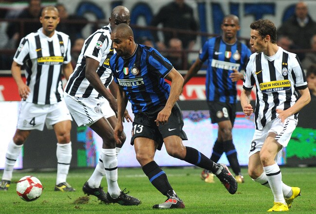 MILAN, ITALY - APRIL 16: Sisenando Maicon Douglas of FC Internazionale Milano surrounded by players of Juventus FC during the Serie A match between FC Internazionale Milano and Juventus FC at Stadio Giuseppe Meazza on April 16, 2010 in Milan, Italy.  (Photo by Massimo Cebrelli/Getty Images)