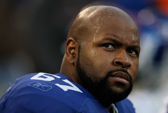 EAST RUTHERFORD, NJ - NOVEMBER 8:  Kareem McKenzie #67 of the New York Giants sits on the bench against the San Diego Chargers at Giants Stadium on November 8, 2009 in East Rutherford, New Jersey. The Chargers defeated the Giants 21-20.  (Photo by Nick Laham/Getty Images)