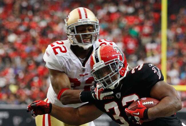 ATLANTA - OCTOBER 03:  Michael Turner #33 of the Atlanta Falcons breaks a tackle by Nate Clements #22 of the San Francisco 49ers at Georgia Dome on October 3, 2010 in Atlanta, Georgia.  (Photo by Kevin C. Cox/Getty Images)
