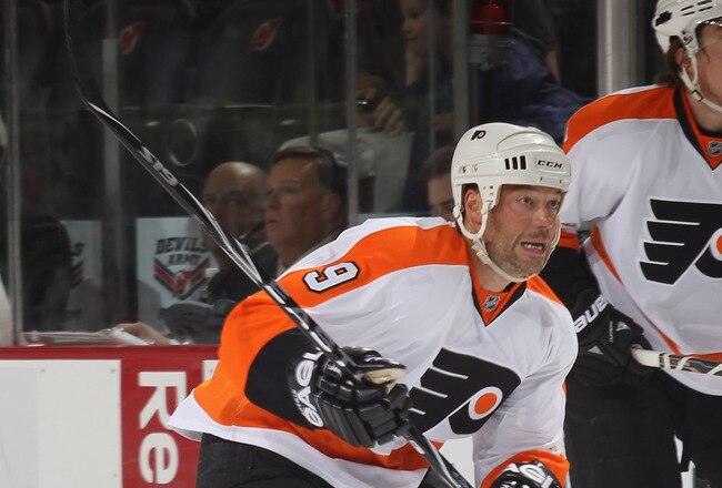 NEWARK, NJ - SEPTEMBER 28:  Bill Guerin #9 of the Philadelphia Flyers skates against the New Jersey Devils at the Prudential Center on September 28, 2010 in Newark, New Jersey.  (Photo by Bruce Bennett/Getty Images)