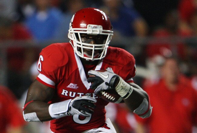 NEW BRUNSWICK, NJ - SEPTEMBER 02:  Mohamed Sanu #6 of the Rutgers Scarlet Knights runs the ball against the Norfolk State Spartans at Rutgers Stadium on September 2, 2010 in New Brunswick, New Jersey. The Scarlet Knights beat the Spartans 31 - 0.  (Photo by Andrew Burton/Getty Images)
