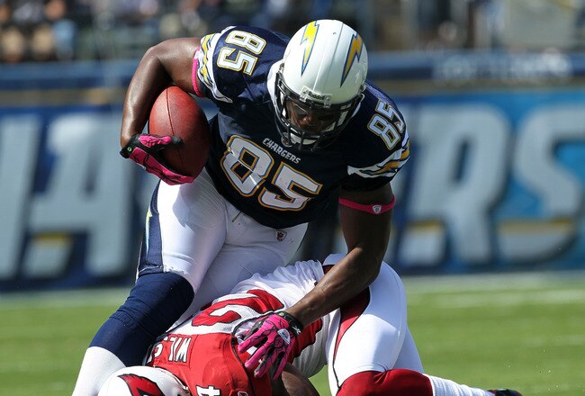 SAN DIEGO - OCTOBER 03:  Tight end Antonio Gates #85 of the San Diego Chargers carries the ball against safety Adrian Wilson #24 of the Arizona Cardinals at Qualcomm Stadium on October 3, 2010 in San Diego, California.  (Photo by Stephen Dunn/Getty Images)
