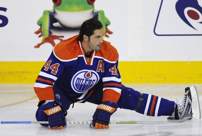 EDMONTON, AB - OCTOBER 3:  Defenseman Sheldon Souray #44 of the Edmonton Oilers warms up in a game between Calgary and Edmonton in the first period during an NHL game on October 3, 2009 at Rexall Arena in Edmonton, Canada. The Calgary Flames defeated the Edmonton Oilers 4-3. (Photo by Jimmy Jeong/Getty Images)