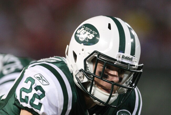 EAST RUTHERFORD, NJ - SEPTEMBER 3:  Running back Danny Woodhead #22 of the New York Jets rushes for yardage against the Philadelphia Eagles during the NFL preseason game at Giants Stadium on September 3, 2009 in East Rutherford, New Jersey. (Photo by Jim McIsaac/Getty Images)