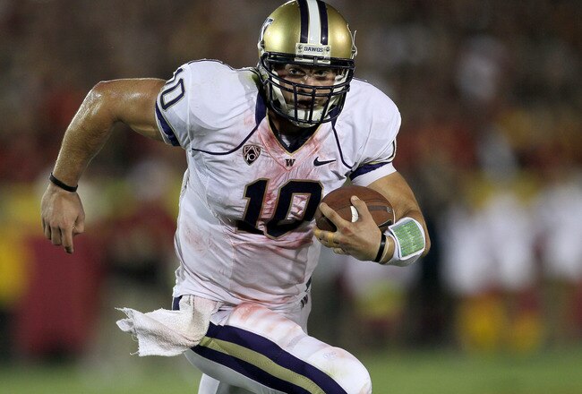 LOS ANGELES, CA - OCTOBER 02:  Quarterback Jake Locker #10 of the Washington Huskies carries the ball against the USC Trojans at the Los Angeles Memorial Coliseum on October 2, 2010 in Los Angeles, California.  Washington won 32-31.  (Photo by Stephen Dunn/Getty Images)