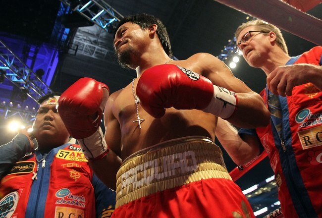 ARLINGTON, TX - MARCH 13:  Manny Pacquiao of the Philippines looks on in the ring with trainer Freddie Roach while taking on Joshua Clottey of Ghana during the WBO welterweight title fight at Cowboys Stadium on March 13, 2010 in Arlington, Texas. Pacquiao defeated Clottey by unanimous decision.  (Photo by Jed Jacobsohn/Getty Images)
