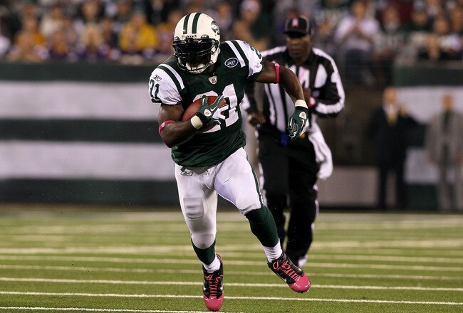 EAST RUTHERFORD, NJ - OCTOBER 11:  LaDainian Tomlinson #21 of the New York Jets runs the ball against the Minnesota Vikings at New Meadowlands Stadium on October 11, 2010 in East Rutherford, New Jersey. The Jets won 29-20.  (Photo by Jim McIsaac/Getty Images)