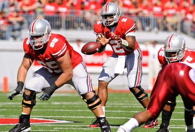 COLUMBUS, OH - OCTOBER 9:  Quarterback Terrelle Pryor #2 of the Ohio State Buckeyes takes the snap from center against the Indiana Hoosiers at Ohio Stadium on October 9, 2010 in Columbus, Ohio.  (Photo by Jamie Sabau/Getty Images)
