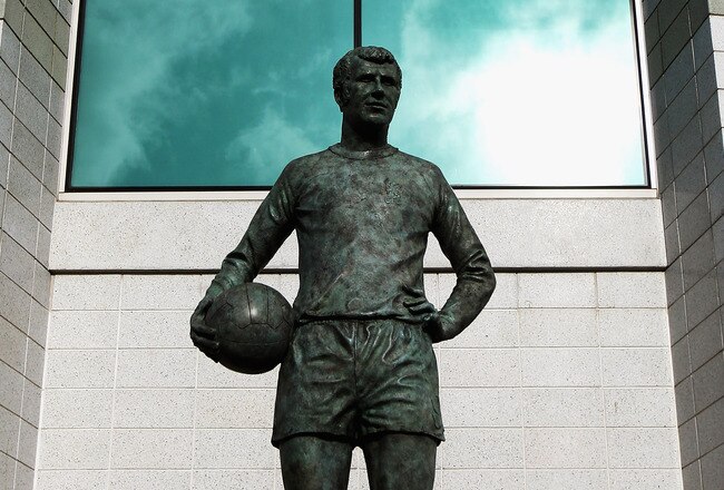LONDON, ENGLAND - OCTOBER 03:  A new statue of former Chelsea player Peter Osgood is seen prior to the Barclays Premier League match between Chelsea and Arsenal at Stamford Bridge on October 3, 2010 in London, England.  (Photo by Bryn Lennon/Getty Images)