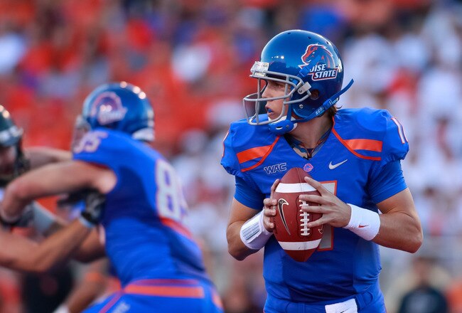 BOISE, ID - SEPTEMBER 25:  Quarterback Kellen Moore #11 of the Boise State Broncos looks for a receiver against the Oregon State Beaversat Bronco Stadium on September 25, 2010 in Boise, Idaho.  (Photo by Otto Kitsinger III/Getty Images)
