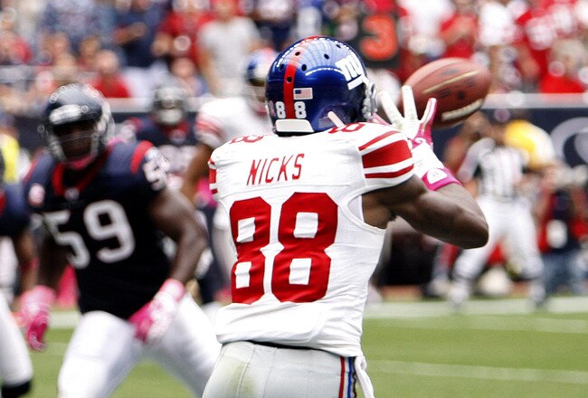HOUSTON - OCTOBER 10:  Wide receiver Hakeem Nicks #88 completes a  pass for a touchdown in the second quarter at Reliant Stadium on October 10, 2010 in Houston, Texas.  (Photo by Bob Levey/Getty Images)