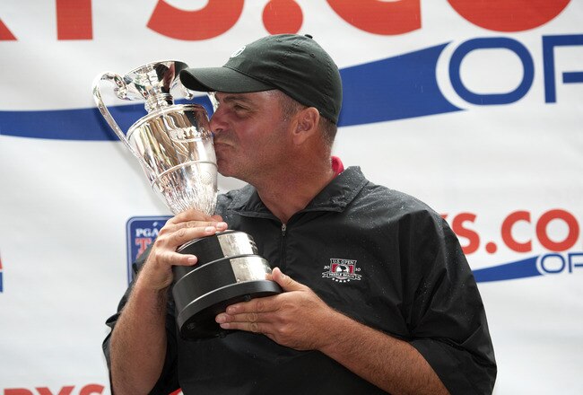 SAN MARTIN, CA - OCTOBER 17:  Rocco Mediate kisses the trophy after winning the Frys.com Open at the CordeValle Golf Club on October 17, 2010 in San Martin, California.  (Photo by Robert Laberge/Getty Images)