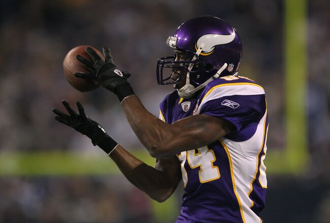 MINNEAPOLIS - OCTOBER 17:  Wide receiver Randy Moss #84 of the Minnesota Vikings catches a pass during the third quarter at Mall of America Field on October 17, 2010 in Minneapolis, Minnesota. The Vikings defeated the Cowboys 24-21.  (Photo by Jeff Gross/Getty Images)