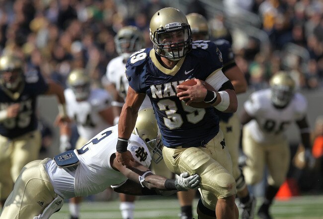 EAST RUTHERFORD, NJ - OCTOBER 23: Alexander Teich #39 of the Navy Midshipmen rushes past the tackle of Darrin Walls #2 of the Notre Dame Fighting Irish at New Meadowlands Stadium on October 23, 2010 in East Rutherford, New Jersey.  (Photo by Nick Laham/Getty Images)