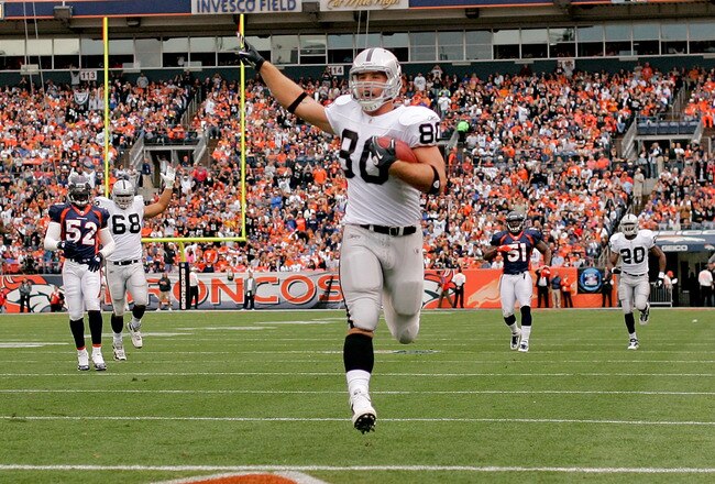DENVER - OCTOBER 24:  Tight end Zach Miller #80 of the Oakland Raiders strides into the endzone in the first quarter against the Denver Broncos at INVESCO Field at Mile High on October 24, 2010 in Denver, Colorado. (Photo by Justin Edmonds/Getty Images)