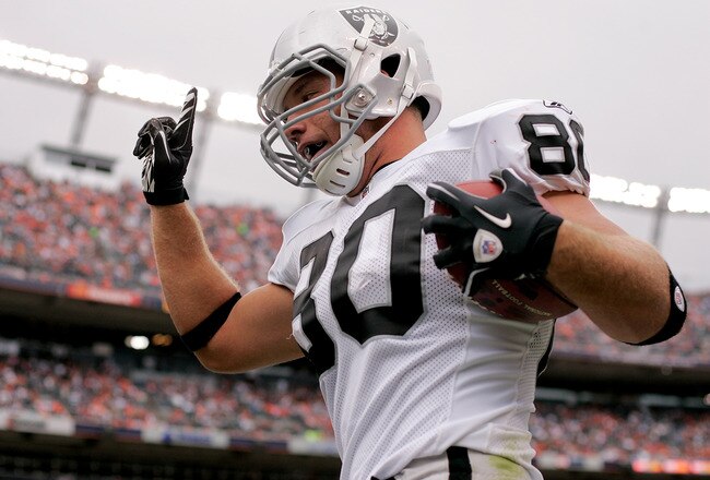 DENVER - OCTOBER 24:  Tight end Zach Miller #80 of the Oakland Raiders celebrates a touchdown reception in the first quarter against the Denver Broncos at INVESCO Field at Mile High on October 24, 2010 in Denver, Colorado. (Photo by Justin Edmonds/Getty Images)