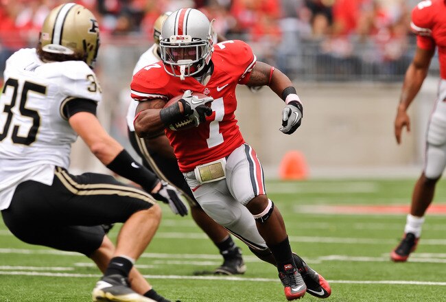 COLUMBUS, OH - OCTOBER 23:  Jordan Hall #7 of the Ohio State Buckeyes runs with the ball against the Purdue Boilermakers at Ohio Stadium on October 23, 2010 in Columbus, Ohio.  (Photo by Jamie Sabau/Getty Images)