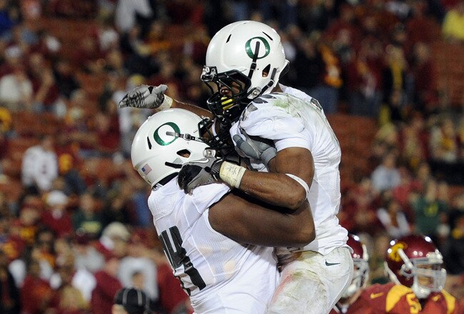 LOS ANGELES, CA - OCTOBER 30:  LaMichael James #21 of the Oregon Ducks celebrates his touchdown with Darrion Weems #74 on way to a 53-32 victory over the USC Trojans during the fourth quarter at Los Angeles Memorial Coliseum on October 30, 2010 in Los Angeles, California.  (Photo by Harry How/Getty Images)