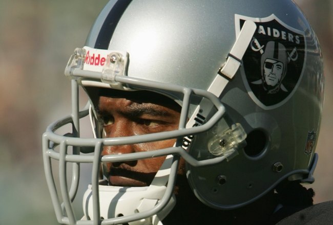 OAKLAND, CA - DECEMBER 3: Randy Moss #18 of the Oakland Raiders before the game against the Houston Texans at McAfee Coliseum on December 3, 2006 in Oakland, California. (Photo by Stephen Dunn/Getty Images)