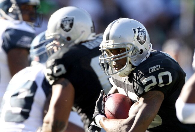 OAKLAND, CA - OCTOBER 31:  Darren McFadden #20 of the Oakland Raiders runs with the ball against the Seattle Seahawks at Oakland-Alameda County Coliseum on October 31, 2010 in Oakland, California.  (Photo by Ezra Shaw/Getty Images)