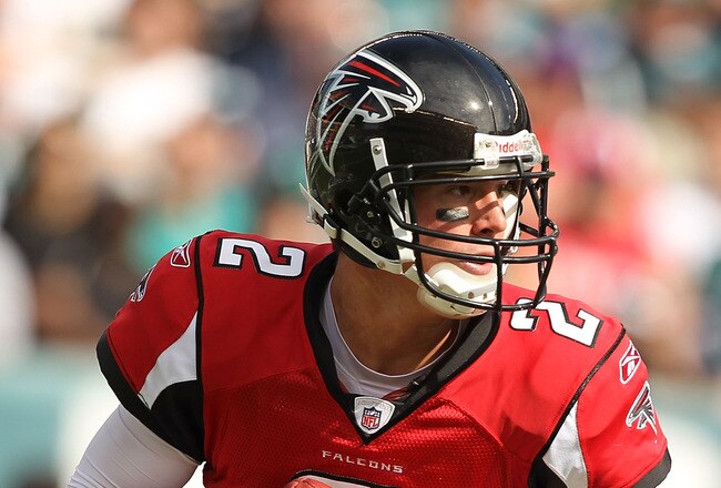 PHILADELPHIA - OCTOBER 17:  Matt Ryan #2 of the Atlanta Falcons passes against  the Philadelphia Eagles during their game at Lincoln Financial Field on October 17, 2010 in Philadelphia, Pennsylvania.  (Photo by Al Bello/Getty Images)